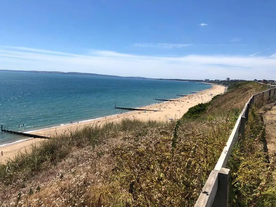 New 2 Bedroom First Floor Apartment Close To Beach Bornemouth