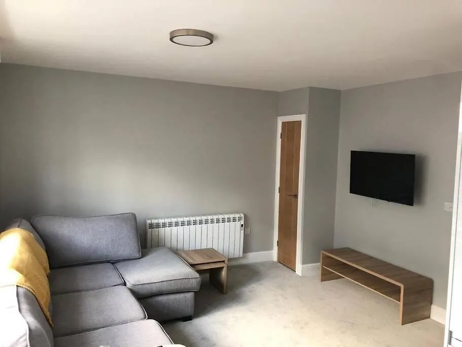 New 2 Bedroom First Floor Apartment Close To Beach Bornemouth